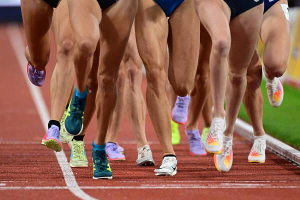 Athlétisme: Plus de compétitions féminines pour les transgenres